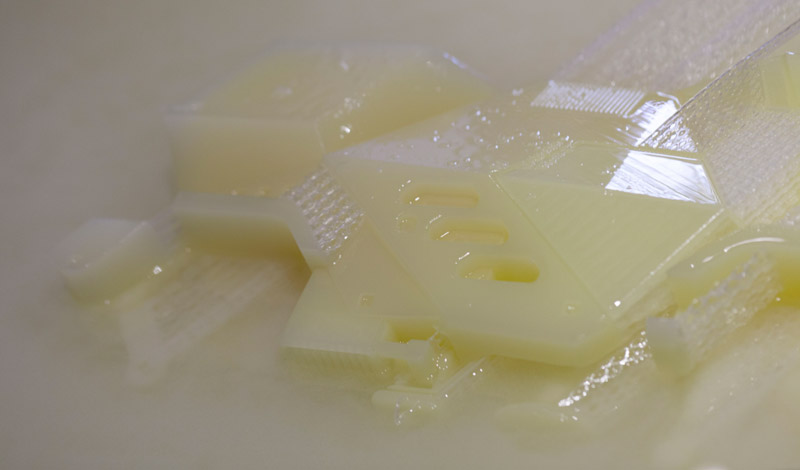 Put the printed parts into absolute ethanol with a concentration higher than 99% for clearning